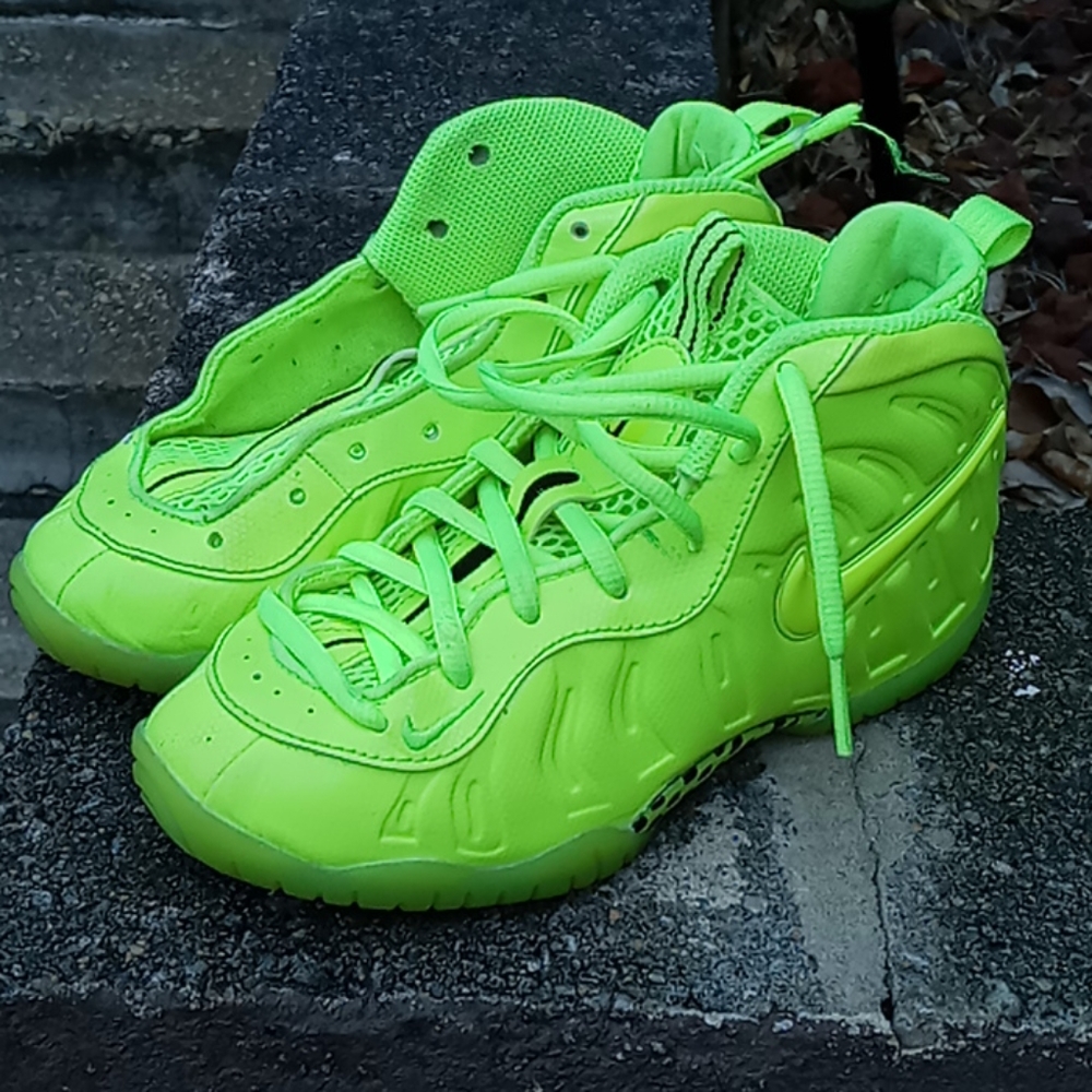 NIKE FOAMPOSITE VOLT COLORWAY SIZE 13Y